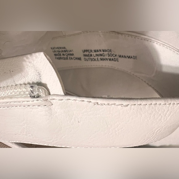 EUC Marchez Vous Mara White Napa Heels Trimmed in Black Buckle closure size 10 - Picture 5 of 5